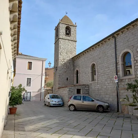 Casetta Sulla Piazza Arzachena